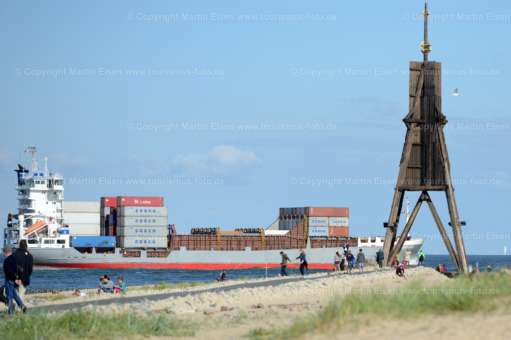 Cuxhaven_ELS_8516140831a | Cuxhaven - Aufnahmedatum: 26.08.2014, Aufnahmehöhe:  m, Koordinaten:  - , Bildgröße: 5324 x  3544 Pixel - Copyright 2014 by Martin Elsen, Kontakt: Tel.: +49 157 74581206, E-Mail: info@schoenes-foto.deSchlagwörter:Kugelbake,Döse,Strand,Kurort,Cuxhaven,Schiff,Schiffe, - Realisiert mit Pictrs.com