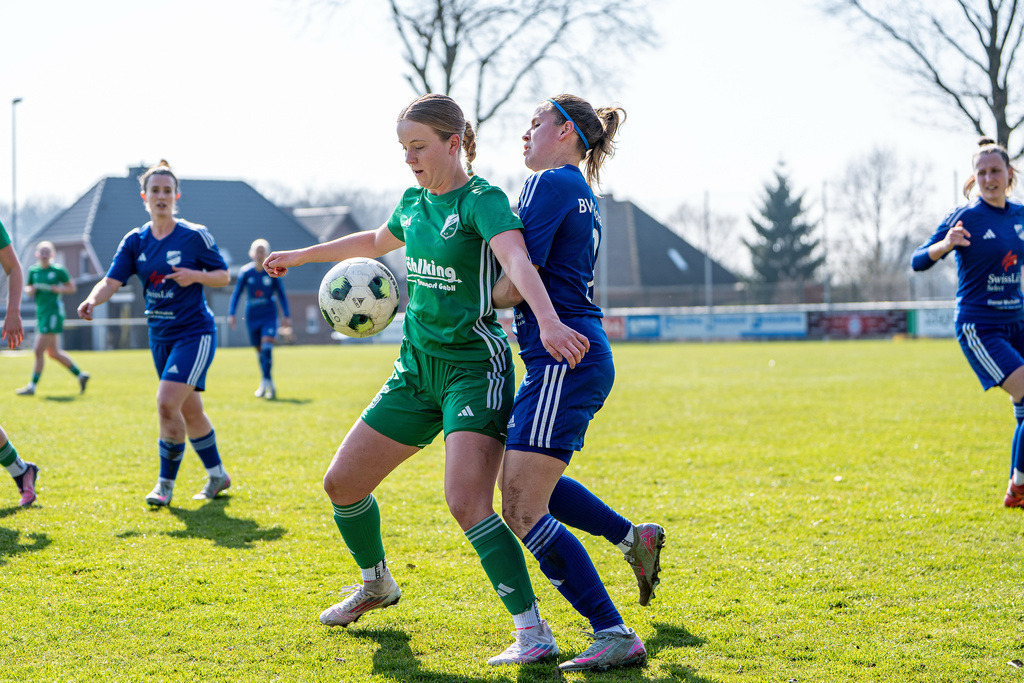Fußball I Frauen I Saison 2025-2026 I Oberliga Niedersachsen I 17. Spieltag I TuS Lutten - BW Hollage I 12871 | jns.sportfotos - Realisiert mit Pictrs.com