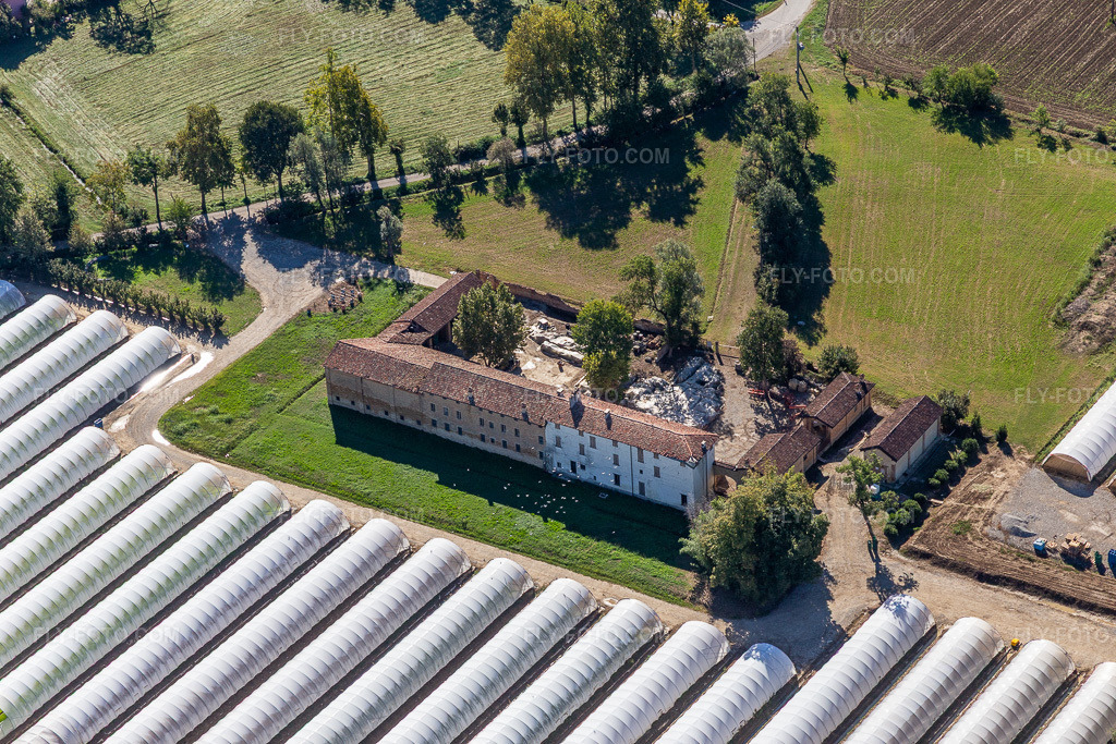 Aerial view: La Boscarina Del Dott. Lunghi Mario in Crema in the state Cremona, Italy.Photo: IMG_134385.jpg taken on 09/18/2022 by Werner Riehm/FLY-FOTO.comResolution of the original: 5472 x 3648 px