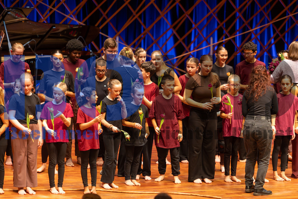 SES_ZWIBOC20250204-54 | bond - Realisiert mit Pictrs.com