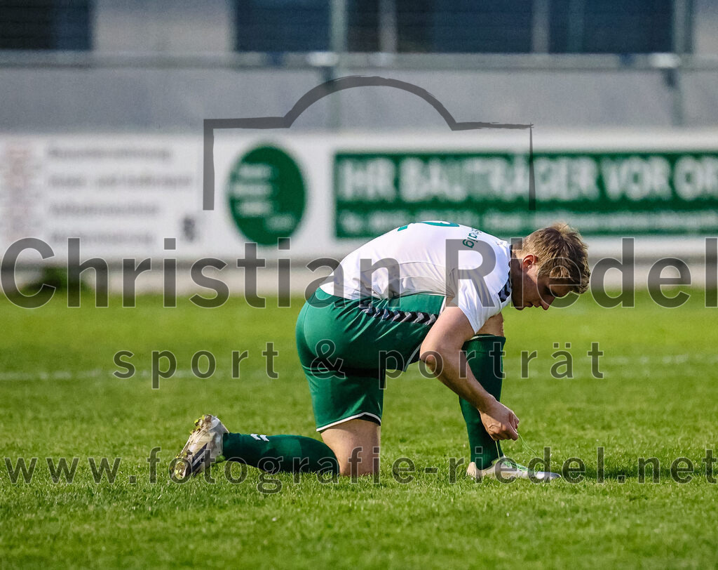 2024-04-05_073_FC_Schwaig_gegen_SV_Pullach | Oberding, Deutschland, 05.04.2024:
Fußball, Landesliga Südost 2023 / 2024, 28. Spieltag, FC Schwaig gegen SV Pullach, Endergebnis: 2:0

Tobias Jell (FC Schwaig, #2)

Foto: Christian Riedel / fotografie-riedel.net