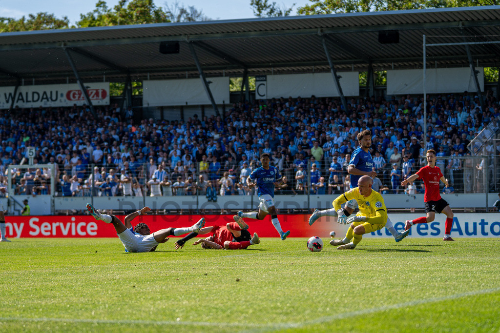 Stuttgarter Kickers vs. SG Sonnenhof Großaspach, Fussball, WFV-Pokal, Finale, 23.05.2026 | Elias Rahn (SG Sonnenhof Großaspach, #08) holt Elfmeter raus,Stuttgarter Kickers vs. SG Sonnenhof Großaspach, Fussball, WFV-Pokal, Finale, 23.05.2026