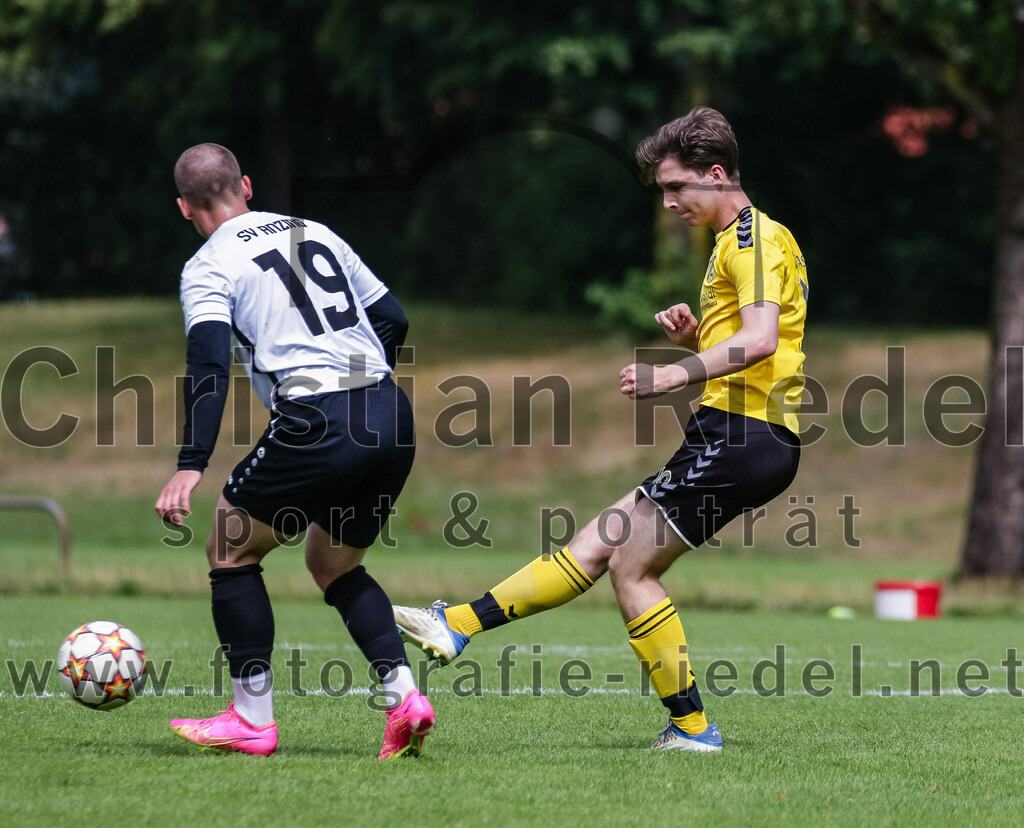2023-07-23_073_SV_Anzing_gegen_SC_Kirchasch | Anzing, Deutschland, 23.07.2023:
Fußball, Kreisliga 2023 / 2024, Testspiel, SV Anzing gegen SC Kirchasch, Endergebnis: 5:1

Tim Schuster (SV Anzing, #19), Julian Bauer (SC Kirchasch, #19)

Foto: Christian Riedel / fotografie-riedel.net