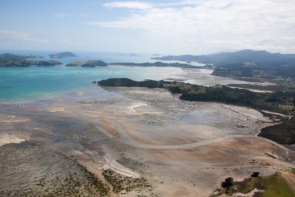 Aerial view: View of the town in the district Preece Point in Coromandel in the state Waikato, New Zealand. – Photo: IMG_55588.jpg taken on 01/12/2013 by Werner Riehm/FLY-FOTO.com – Resolution of the original: 4752 x 3168 px