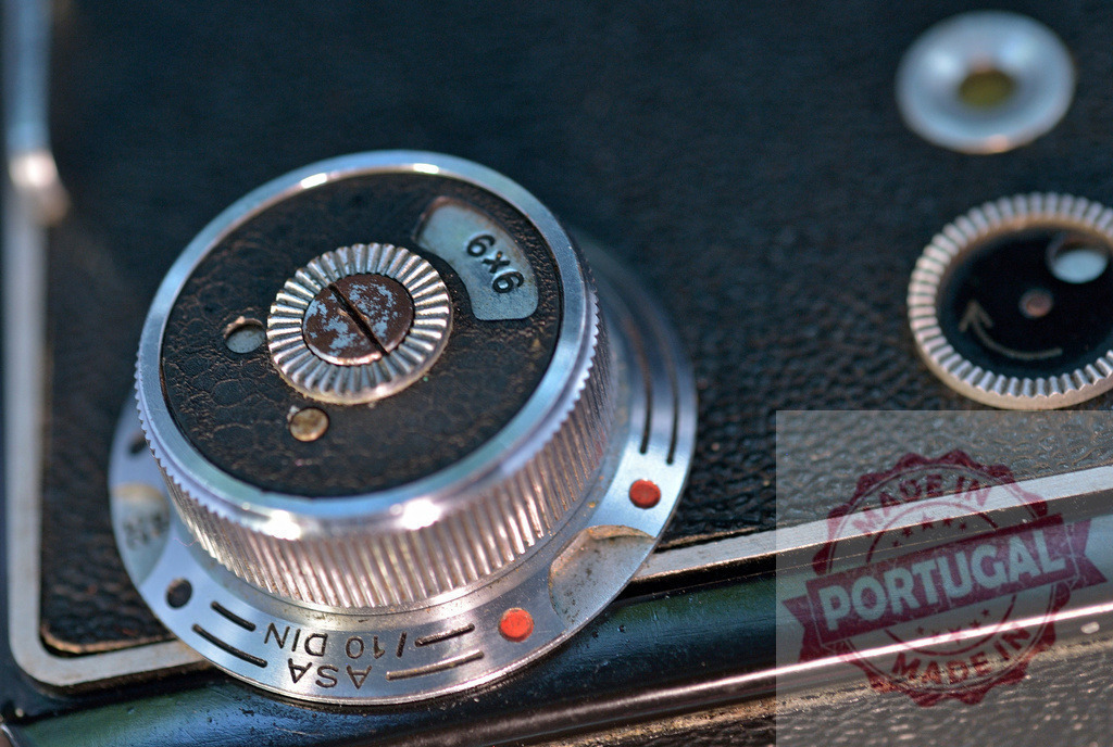 Vintage film camera detail showing old dial knob | Close-up of an aged film camera dial with ASA and DIN settings and 6x6 format indication - Realisiert mit Pictrs.com