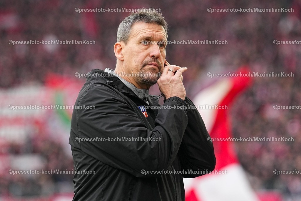 xYDRx20122501147 | 20.12.2025, xydrx, Fußball, 3.Liga, Rot-Weiss Essen - SSV Ulm 1846, Saison 2025 2026, Stadion an der Hafenstraße:  Oliver Unsoeld (Co-Trainer SSV Ulm 1846)  DFB regulations prohibit any use of photographs as image sequences and or quasi-video.Photo: xYannisxDreimannxPressefotoKochx