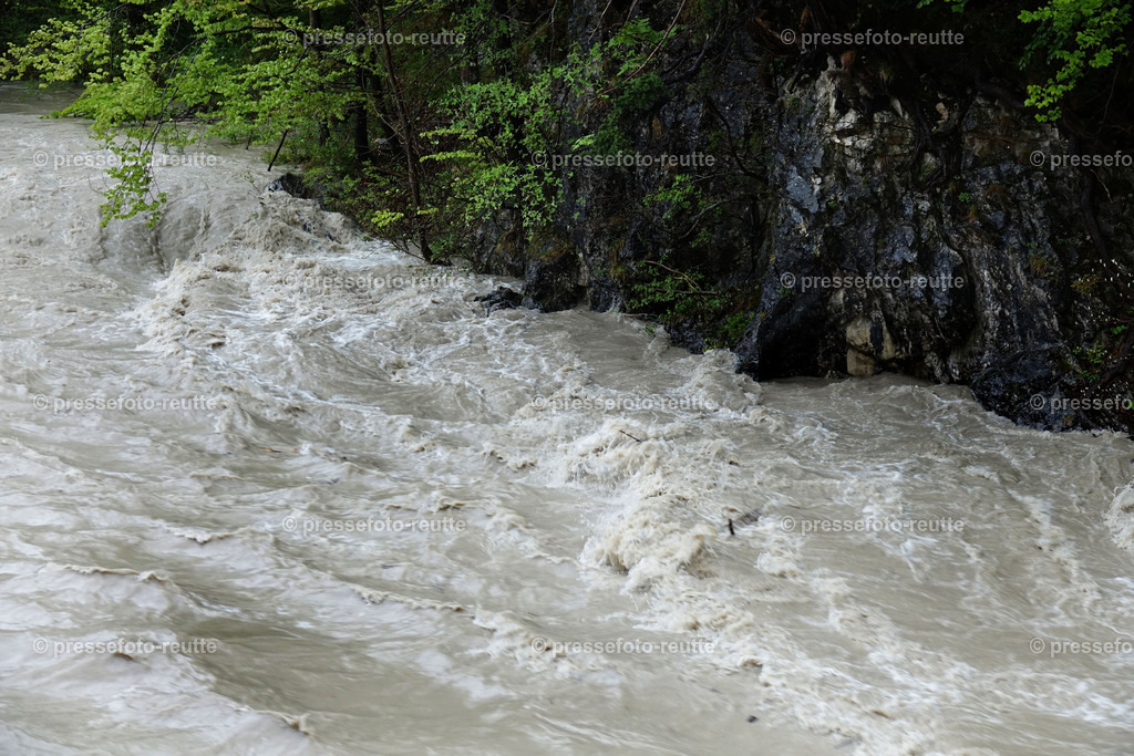 welltvi-Ulrichsbruecken-B179-Pinswang-Hochwasser-21052019-DSD01416 | Info aus dem Bezirk Reutte/Ausserfern Tirol sowie eine umfangreiche Bilddatenbank über die gesamte Region: Lechtal, Talkessel Reutte, Tannheimertal, Zwischentoren. Lech, Plansee, Zugspitze, Grenztunnel, B179, Fernpassstraße, Verkehr, Lawinen, Tradition, - Realisiert mit Pictrs.com