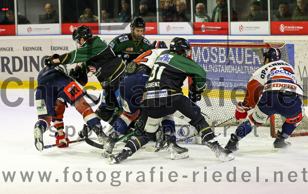 2023-03-03_084_TSV_Erding_gegen_ESC_Kempten | Erding, Deutschland, 03.03.2023:
Eishockey, Bayernliga Playoffs 2022 / 2023, Viertelfinale, TSV Erding gegen ESC Kempten, Endergebnis: 9:3

Michael Franz (Erding Gladiators, #13), Florian Zimmermann (Erding Gladiators, #5), Rudolf Lorenz (Erding Gladiators, #91)

Foto: Christian Riedel / fotografie-riedel.net