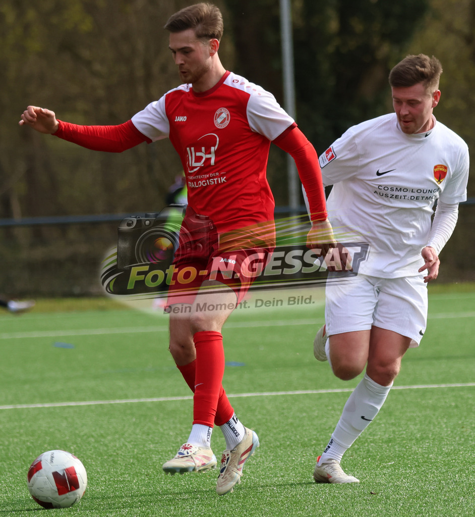 FC RW Kirchlengern - Post TSV Detmold | Auf dem Bild zu sehen: Rot FC RW Kirchlengern: Levin Güzelel ; Weiß Post TSV Detmold: Thomas StirzFC RW Kirchlengern, Post TSV Detmold, Saison 25/26, Landesliga, Deutschland - Realisiert mit Pictrs.com