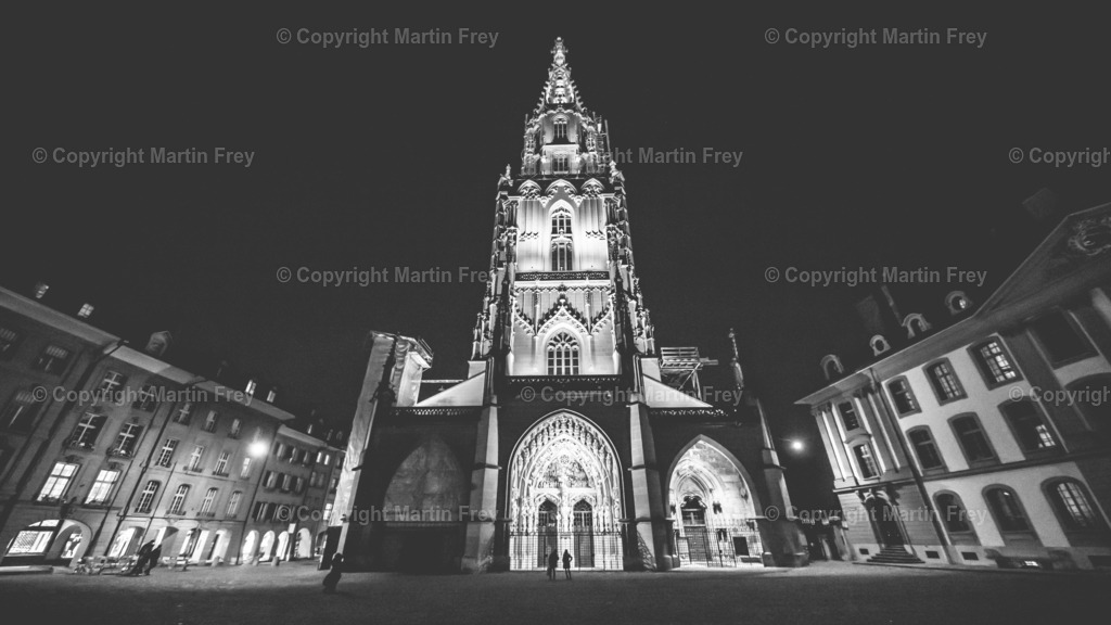 Berner Münster by Night | Münsterplatz
(Format 16:9) - Realisiert mit Pictrs.com