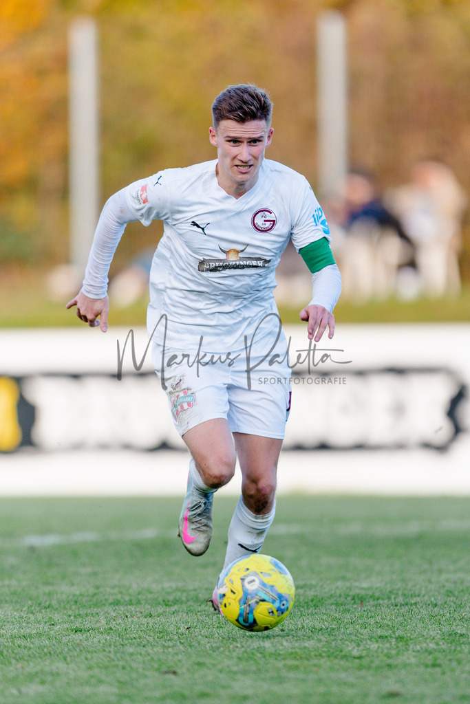 Oberliga Westfalen, Saison 2025/26, 13. Spieltag: 1. FC Gievenbeck - Türkspor Dortmund 2000 | Münster, 02.11.2025: Oberliga Westfalen, 13. Spieltag, 1. FC Gievenbeck empfängt Türkspor Dortmund 2000 im Sportpark Gievenbeck in Münster. Foto: sportfotografie.ms | Markus Paletta - Realisiert mit Pictrs.com