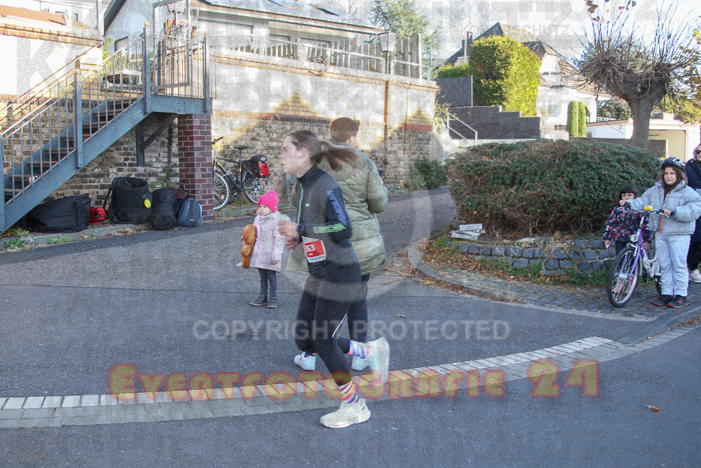 241201_1235_EV4_3011 | Sportfotografie im Rhein-Sieg Kreis, Köln, Bonn, NRW, Rheinland Pfalz, Hessen, etc. Unser Tätigkeitsfeld umfasst den Laufsport vom Volkslauf über den Marathon, Duathlon, Triathon bis zum Ultralauf wie Kölnpfad Ultra oder Schindertrail.