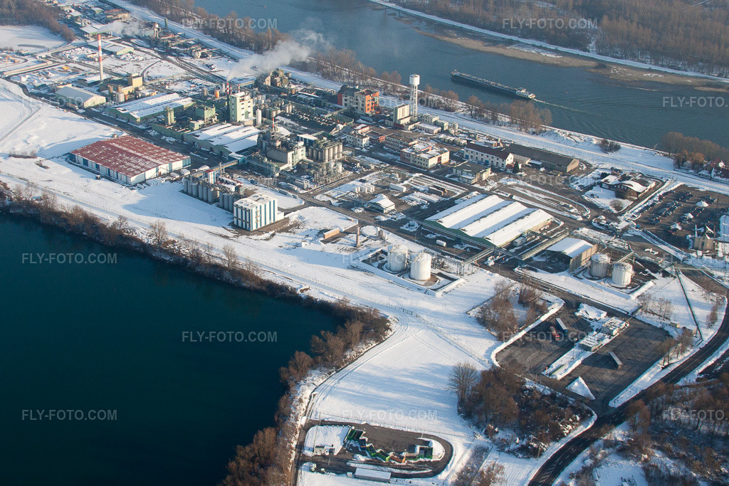 Aerial view: Chemical industry on the Rhine in Lauterbourg in the state Bas-Rhin, France.Photo: IMG_36586.jpg taken on 01/05/2011 by Werner Riehm/FLY-FOTO.comResolution of the original: 4216 x 2811 px