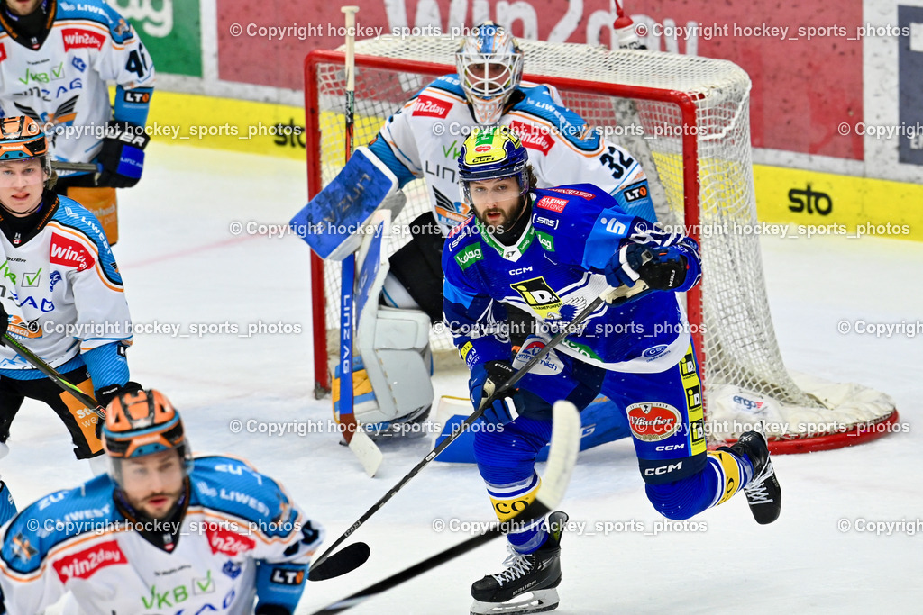 EC IDM Wärmepumpen VSV vs. STEINBACH BLACK WINGS LINZ  | #96 HOLWAY Patrick EC VSV, #32 Tirronen Rasmus BLACK WINGS LINZ, EC IDM Wärmepumpen VSV vs. STEINBACH BLACK WINGS LINZ , EC IDM Wärmepumpen VSV vs. STEINBACH BLACK WINGS LINZ  am 28.01.2025 in Villach (Stadthalle Villach), Austria, (Photo by Bernd Stefan)