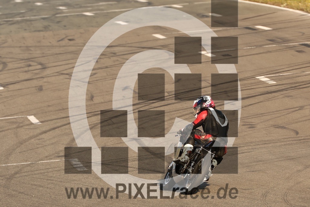 0004-20260418_01985 | Schöne Erinnerungen an spannende Momente - das festzuhalten ist unser Job. PIXELrace.de ist seit 2003 auf den Rennstrecken Europas unterwegs um die Action draußen beim Fahren und die wunderbare Stimmung imm Fahrerlager für euch einzufangen.