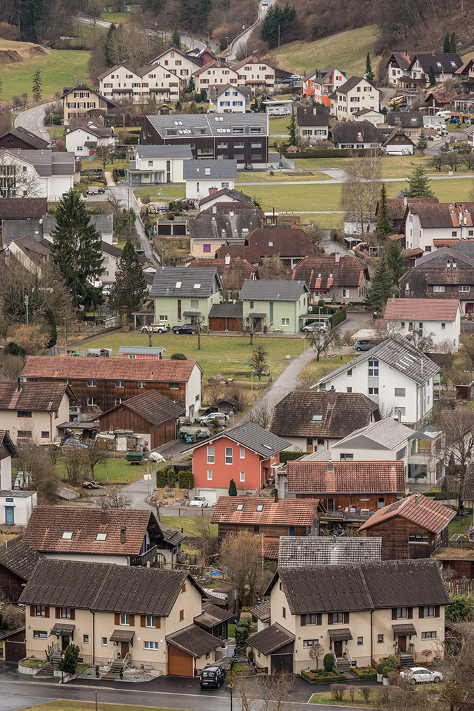 Wohnquartier im Oberdorf | in Ziefen, Baselland, Schweiz. - Realisiert mit Pictrs.com