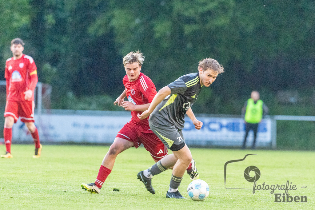 SV Eintracht Wiefelstede-TSV Abbehausen | Bezirksliga Herren; SV Eintracht Wiefelstede (rot)-TSV Abbehausen (grau) am 13.05.2026 in Wiefelstede (Sportanlage), Photo: Philip Eiben 2026 - Realisiert mit Pictrs.com