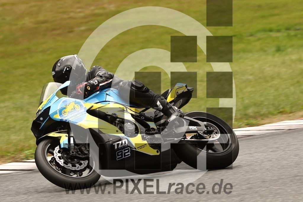 0092-20250908_11556 | Schöne Erinnerungen an spannende Momente - das festzuhalten ist unser Job. PIXELrace.de ist seit 2003 auf den Rennstrecken Europas unterwegs um die Action draußen beim Fahren und die wunderbare Stimmung imm Fahrerlager für euch einzufangen.