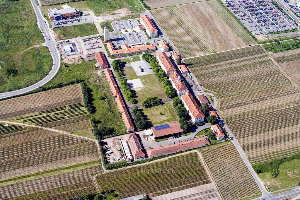 Luftbild: Le Quartier-Hornbach in Neustadt an der Weinstraße im Bundesland Rheinland-Pfalz in Deutschland. Foto: IMG_2165.jpg vom 03.06.2006 durch Werner Riehm/FLY-FOTO.de