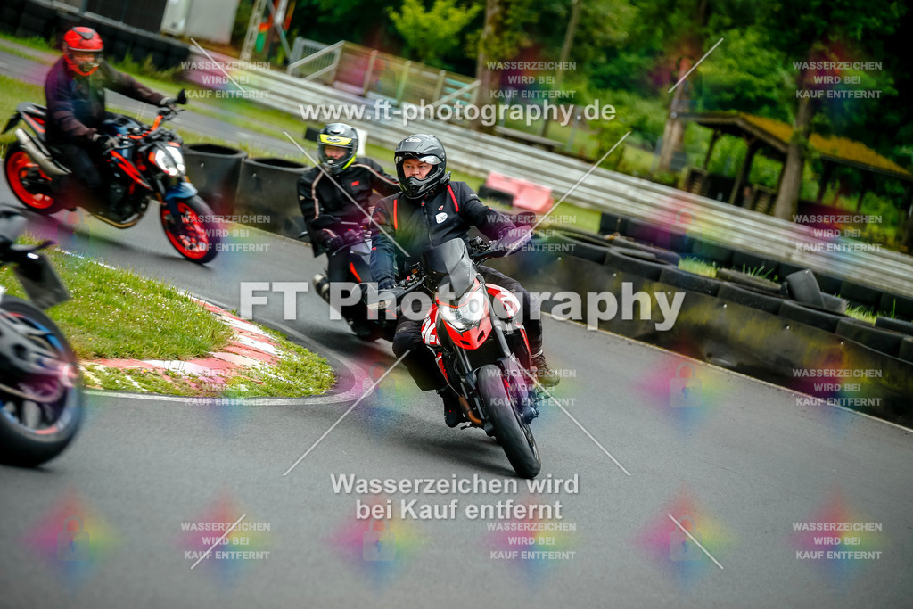 VBK-3864 | Hier findet Ihr Bilder von Touristenfahrten auf der Nürburgring Nordschleife oder von anderen Veranstaltungen die ich besucht habe. Viel Spass beim Durch Schauen 