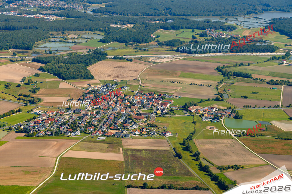 Klassische Luftaufnahme ohne Drohne zeigt:Niederlindach bei Heßdorf - Die Luftbildaufnahme wurde 2025 vom UL-Flugzeug heraus erstellt ( keine Drohne ) - Hochauflösende Luftaufnahme -Nicht vergleichbar mit Google Maps oder Satelittenbilder- Die Geschenkidee !Mit Lizenz und Bildrechte bestellbar