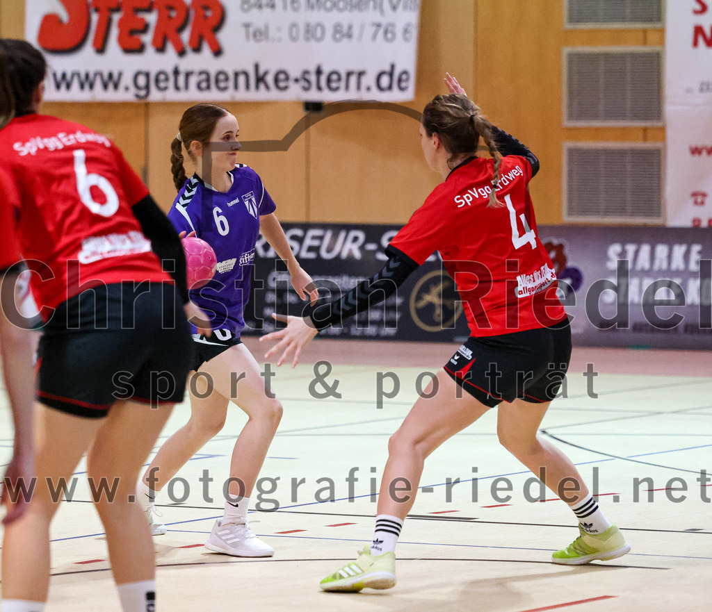 2022-11-05_040_SpVgg_Altenerding_gegen_SpVgg_Erdweg | Erding, Deutschland, 05.11.2022:
Handball, Bezirksoberliga Frauen Altbayern 2022 / 2023, 3. Spieltag, SpVgg Altenerding gegen SpVgg Erdweg, Endergebnis: 27:16

Marlene Mittermeier (SpVgg Altenerding, #6), Anna-Katharina Luca (SpVgg Erdweg, #4)

Foto: Christian Riedel / fotografie-riedel.net