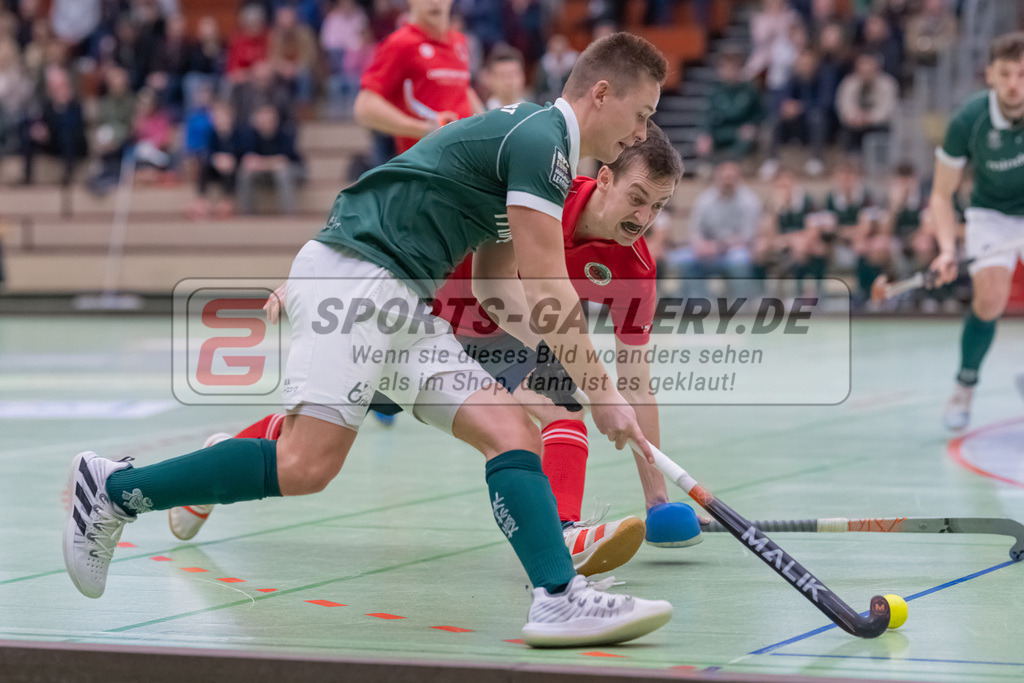HK_20230108_102463 | 1. Bundesliga ( Halle ) Herren Crefelder HTC - Uhlenhorst Mülheim am 8.1.2023 Crefelder HTC  ( CHTC ), Krefeld , Julius Meyer ( Uhlenhorst Mülheim #8 ) , Breucker Julius ( Crefelder HTC #2 )