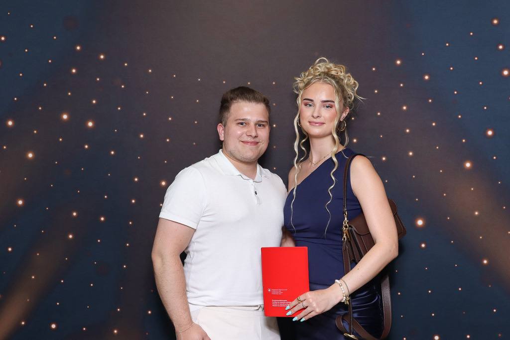 ZD260628112736-24 | Fotoshop von zweidimensional Fotografie. Ihr Fotograf im Aargau. Abzüge von Ihrem Fotobox Event bestellen.Abzüge von Ihrem Hochzeit bestellen.Abzüge von Ihrem Schulfotograf bestellen.