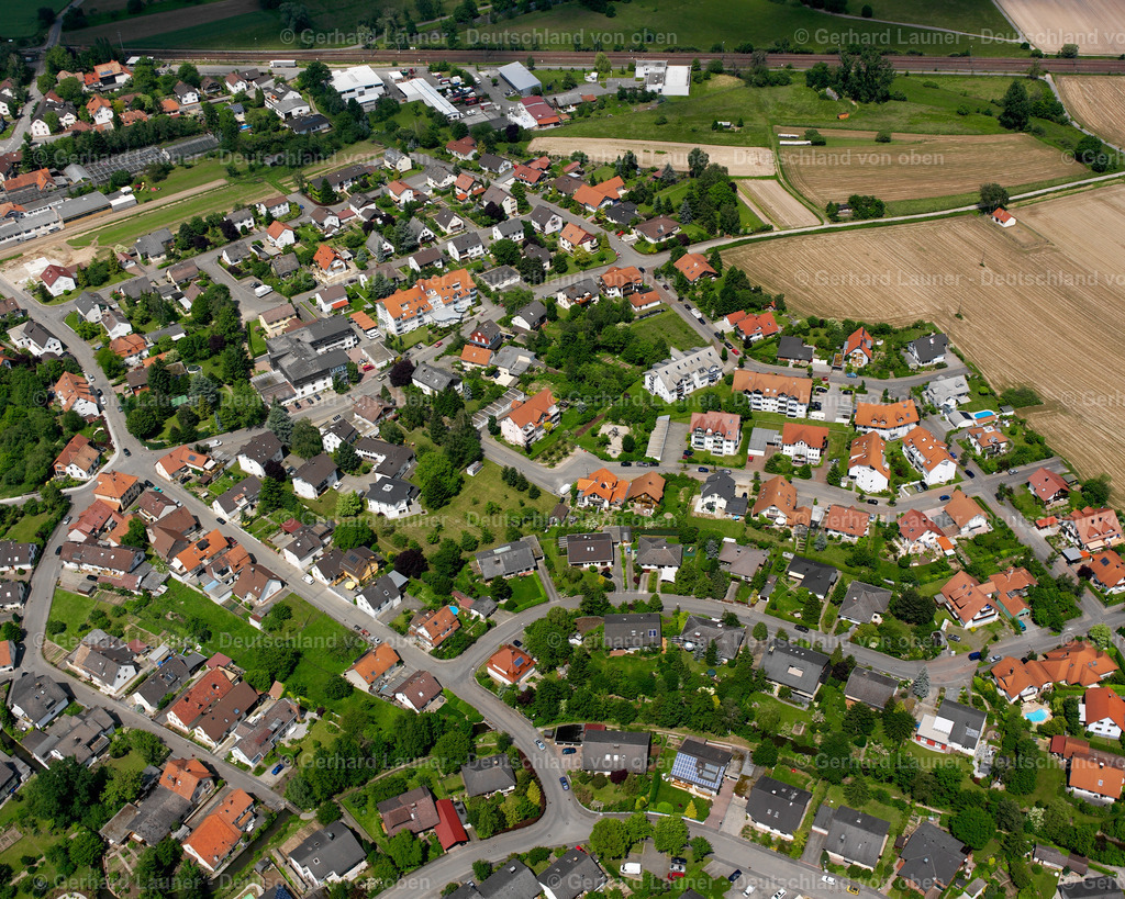 2626400 | KORK 09.06.2006 Wohngebiet einer Einfamilienhaus- Siedlung  in Kork im Bundesland Baden-Württemberg, Deutschland // Single-family residential area of settlement  in Kork in the state Baden-Wuerttemberg, Germany Foto: Gerhard Launer