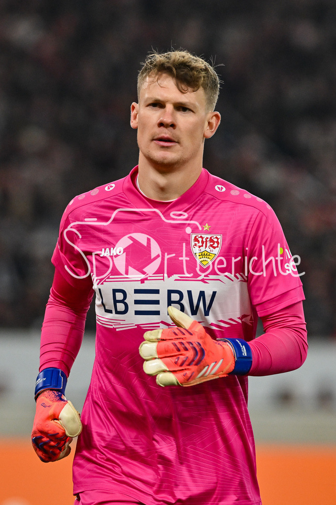 VfB Stuttgart - Maccabi Tel Aviv | STUTTGART, GERMANY - 11. DECEMBER: im Bild Alexander NUEBEL (VfB Stuttgart 33) / Einzelfoto / Freisteller während dem Match zwischen dem VfB Stuttgart und Maccabi Tel Aviv am 6. Spieltag der UEFA Europa League Ligaphase in der MHP Arena