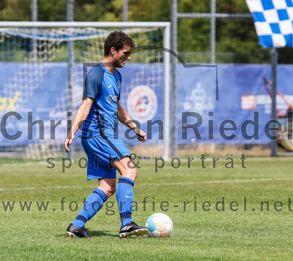 2023-07-22_031_FC_Langengeisling_gegen_VfB_Eichstaett_II | Erding, Deutschland, 22.07.2023:
Fußball, Bezirksliga Oberbayern Ost 2023 / 2024, Testspiel, FC Langengeisling gegen VfB Eichstätt II, Endergebnis: 3:2

Michael Faltlhauser (FC Langengeisling, #4)

Foto: Christian Riedel / fotografie-riedel.net