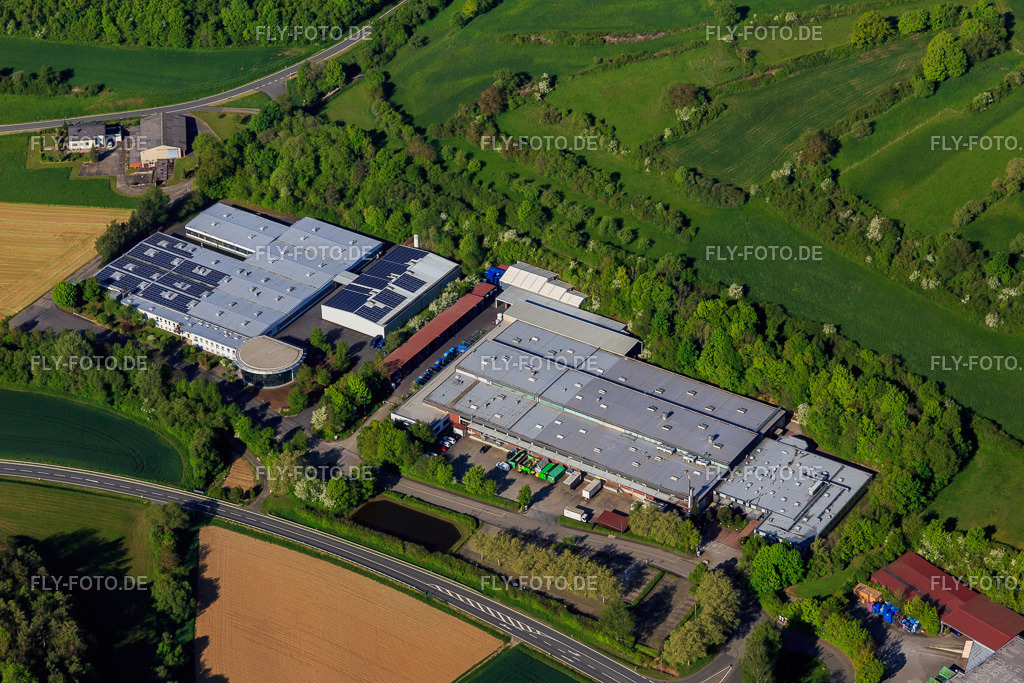 Gewerbegebiet Nord mit Winkler Design GmbH & Co. , ITW Automotive Products GmbH und ITW Automotive Products GmbH - ITW Motion https://www.winklerdesign.de/ http://www.itwmotion.com/ http://itw-deltar.de/ | Luftbild: Gewerbegebiet Nord mit Winkler Design GmbH & Co. , ITW Automotive Products GmbH und ITW Automotive Products GmbH - ITW Motion https://www.winklerdesign.de/ http://www.itwmotion.com/ http://itw-deltar.de/ in Röttingen im Bundesland Bayern in Deutschland. Foto: IMG_146514.jpg vom 10.05.2025 durch Werner Riehm/FLY-FOTO.de - Realisiert mit Pictrs.com