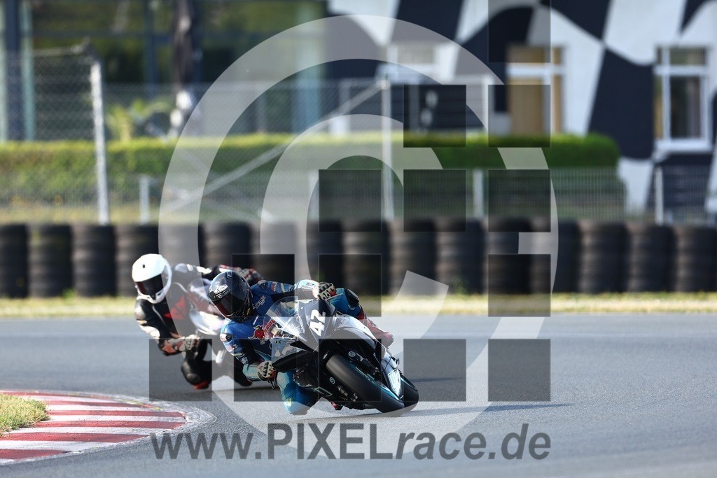 0565-20240720_00116 | Schöne Erinnerungen an spannende Momente - das festzuhalten ist unser Job. PIXELrace.de ist seit 2003 auf den Rennstrecken Europas unterwegs um die Action draußen beim Fahren und die wunderbare Stimmung imm Fahrerlager für euch einzufangen.