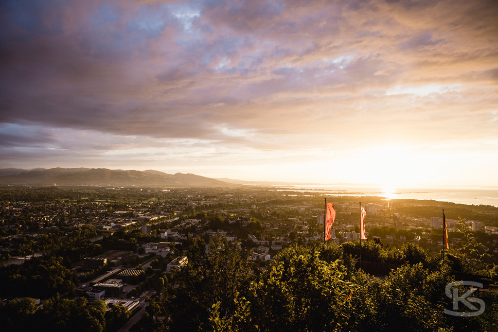 Bodenseebilder Galerie: Atemberaubende Fotos & Stimmungen | Entdecken Sie eine Sammlung stimmungsvoller Fotos vom Bodensee. Hochwertige Bilder von Sonnenauf- und -untergängen, Uferlandschaften, Booten und der Natur rund um den größten See Deutschlands. - Realisiert mit Pictrs.com