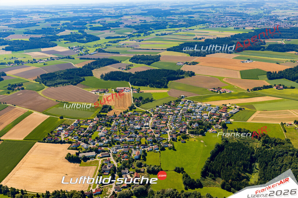 Klassische Luftaufnahme ohne Drohne zeigt:Lichtenhaag bei Gerzen - Die Luftbildaufnahme wurde 2025 vom UL-Flugzeug heraus erstellt ( keine Drohne ) - Hochauflösende Luftaufnahme -Nicht vergleichbar mit Google Maps oder Satelittenbilder- Die Geschenkidee !Mit Lizenz und Bildrechte bestellbar