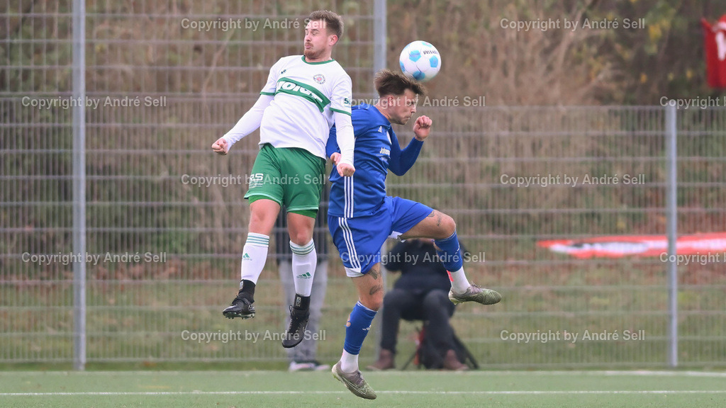PSV Neumünster vs Oldenburger SV | Marc-Oliver Timm (PSV #5) / Jan-Eric Kränzke (Oldenburg #25) - Fußball-Oberliga Männer 2024/2025 / PSV Neumünster vs Oldenburger SV / Kunstrasenplatz Städtisches Stadion / Neumünster / 23.11.24 - Realisiert mit Pictrs.com