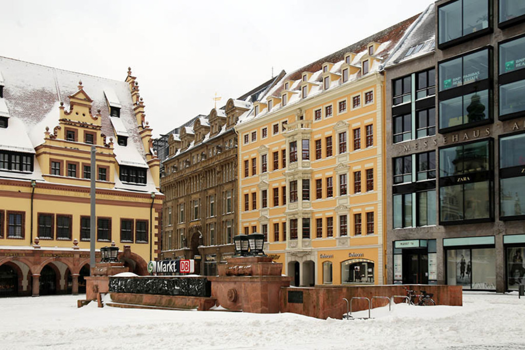 Foto: Leipzig - Untergrundmessehaus - Blick zum Königshaus | Das Team hinter BILDLEXIKON LEIPZIG bündelt historische wie aktuelle Informationen über die Stadt Leipzig in Text und Bild auf einer Plattform und stellt diese der interessierten Öffentlichkeit zur Verfügung.