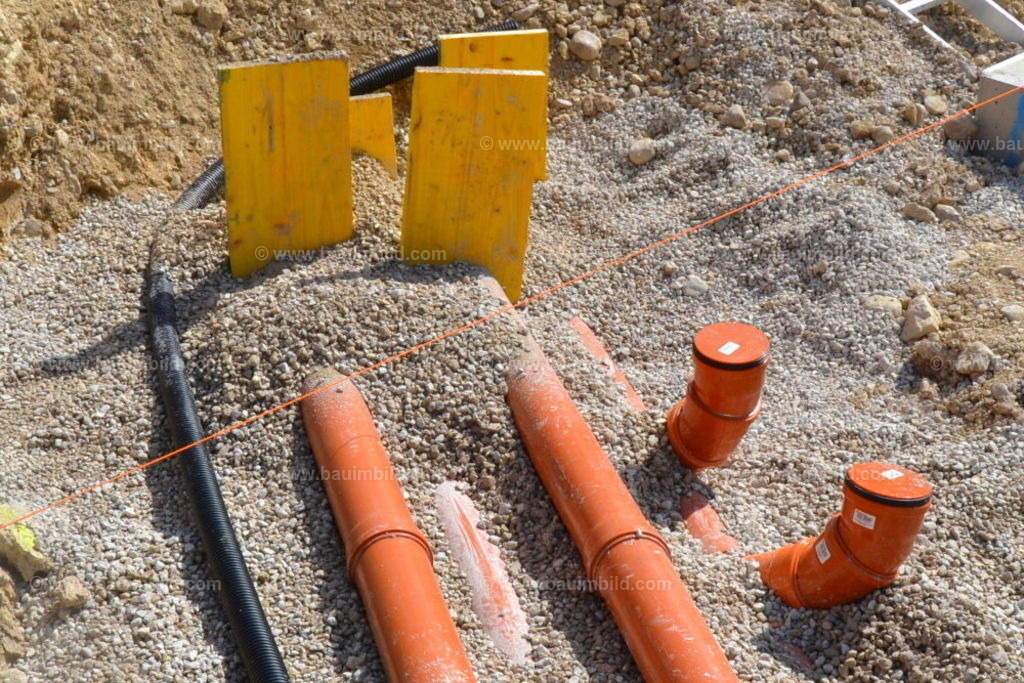bib-lg03-abwasserkanal-0002 | Nach LV-Leistungsgruppen sortierte Detailfotos über den Bau eines Hauses. Alle Hausbau-Bilder direkt vom Urheber und Autor der Website Haus-Selber-Bauen.com