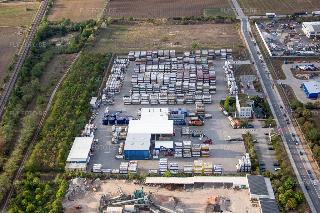 Luftbild: Lagerhallen und Speditionsgebäude Kube & Kubenz in Worms im Bundesland Rheinland-Pfalz in Deutschland. Foto: IMG_084337.jpg vom 02.09.2015 durch Werner Riehm/FLY-FOTO.de