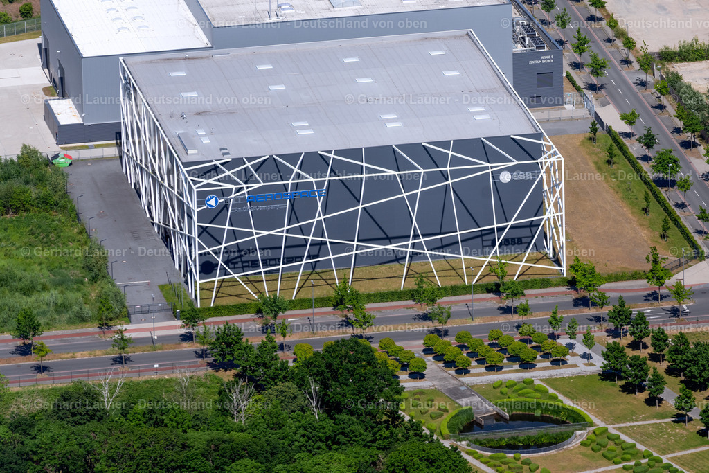 4029917 | BREMEN 01.06.2020 Gebäude und Produktionshallen auf dem Fabrikgelände der MT Aerospace AG an der Straße Airbus-Allee im Ortsteil Neuenland in Bremen, Deutschland. Weiterführende Informationen bei: MT Aerospace AG. // Building and production halls on the premises of MT Aerospace AG on street Airbus-Allee in the district Neuenland in Bremen, Germany. Further information at: MT Aerospace AG. Foto: Gerhard Launer