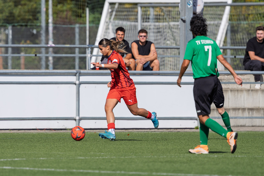 FCHSTE_250921_0866 | 1.FC Heidenheim 1846 II vs. TV Steinheim, Fußball, Frauen, Bezirksliga, 2025/2026, 2.Spieltag, 21.09.2025 in Heidenheim, Kunstrasen b. Voith-Arena West(Foto: Michael Bulling) - Realisiert mit Pictrs.com