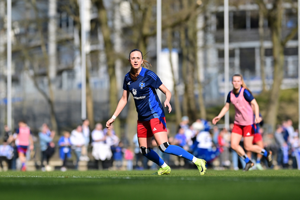 Fußball I Frauen I Saison 2024-2025 I 2. Bundesliga I 17. Spieltag I Hamburger SV - FC Bayern München II | Der Sportfotograf. - Realisiert mit Pictrs.com