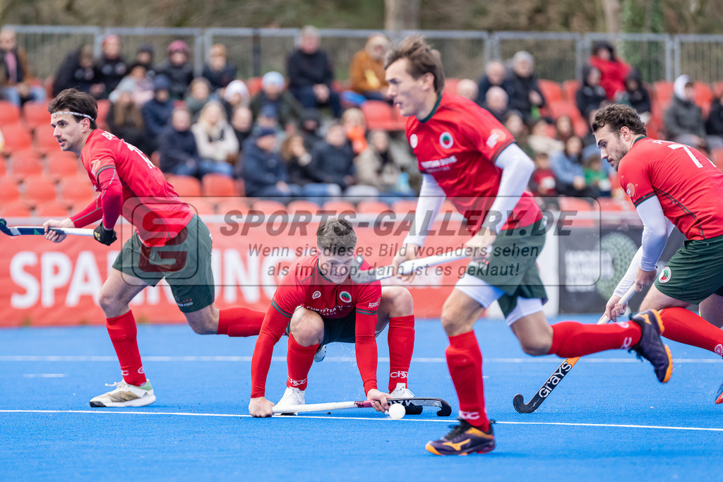 HK_20240323_109984 | 1. Bundesliga Hockey Herren Crefelder HTC - Mannheimer HC am 23.3.2024 Crefelder HTC  Hüttenallee, Krefeld , Julius Hayner ( Crefelder HTC #6 ) am Schuß Masi Pfandt ( Crefelder HTC #77 )