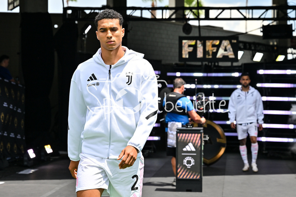 Juventus Turin - Manchester City | im Bild Alberto COSTA (Juventus Turin 2) auf dem Weg zum Spielfeld / Einzelfoto / Freisteller / FIFA Club World Cup: Juventus Turin - Manchester City, Camping World Stadium am 26.06.2025 / NOT FOR SALE IN USA