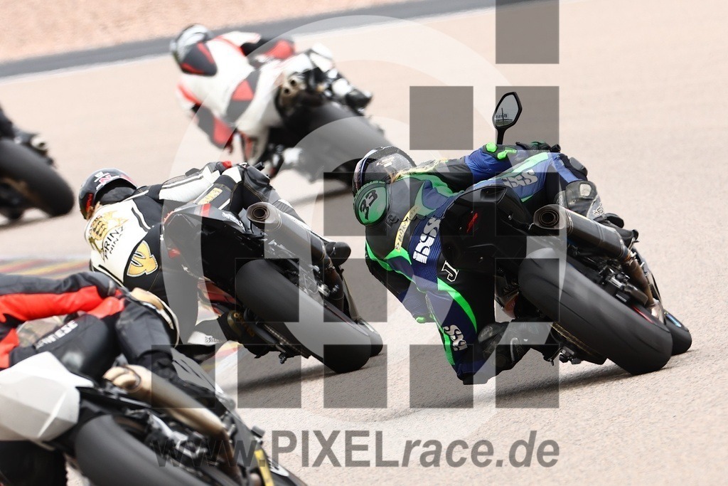 0033-20240527_02730 | Schöne Erinnerungen an spannende Momente - das festzuhalten ist unser Job. PIXELrace.de ist seit 2003 auf den Rennstrecken Europas unterwegs um die Action draußen beim Fahren und die wunderbare Stimmung imm Fahrerlager für euch einzufangen.