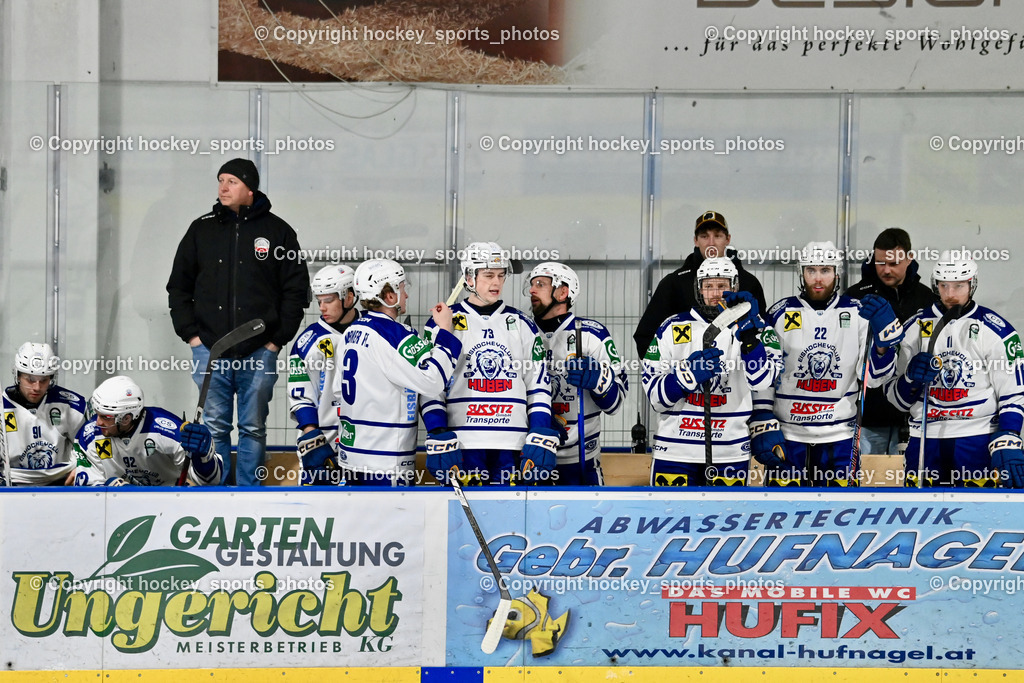 ESC Sparkasse STEINDORF vs. UECR Huben | Spielerbank UECR Huben, Headcoach UECR EISBÄREN HUBEN Trojer Silvio, ESC Sparkasse STEINDORF vs. UECR Huben, ESC Sparkasse STEINDORF vs. UECR Huben am 30.01.2026 in Steindorf (Ossiachersee Halle), Austria, (Photo by Bernd Stefan)