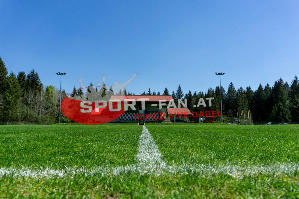 Portugal  U15 -Czech Republic U15 | Tribüne ; Portugal  U15 -Czech Republic U15 am 29.04.2022 in Arnoldstein
(Sportplatz), AUSTRIA, (Photo by Ernst Krawagner sport-fan.at) - Realisiert mit Pictrs.com