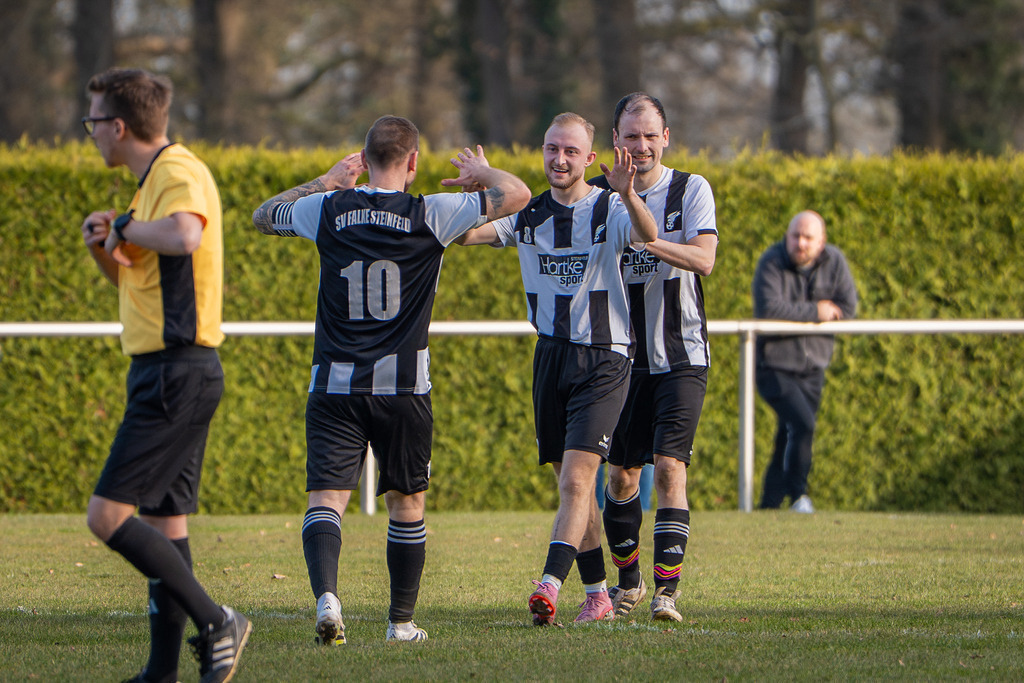 Fußball I Herren I Saison 2025-2026 I Kreisliga VEC I 17. Spieltag I BW Langförden - SV Falke Steinfeld I 7502 | jns.sportfotos - Realisiert mit Pictrs.com