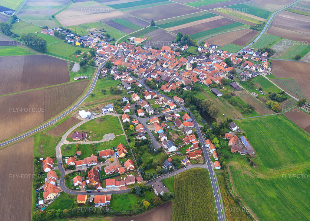 Luftbild: Dorfansicht von Osten im Ortsteil Dürrfeld in Grettstadt im Bundesland Bayern in Deutschland. Foto: IMG_073854.jpg vom 27.09.2014 durch Werner Riehm/FLY-FOTO.de