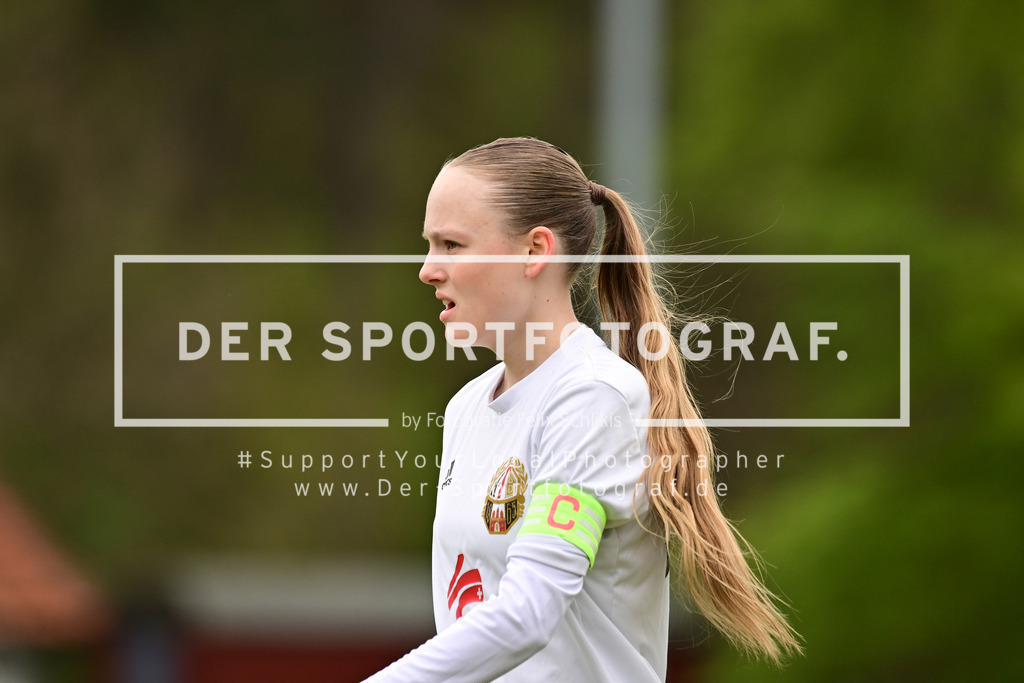 Fußball I Frauen I Saison 2025-2026 I Bezirksliga I 21. Spieltag I Harburger TB - Rahlstedter SC I 165557 | Der Sportfotograf. - Realisiert mit Pictrs.com